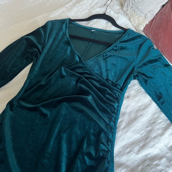 Women's V Neck Wrap Long Sleeve Elegant Mermaid Velvet Cocktail Maxi Dress - Picture 4 of 6